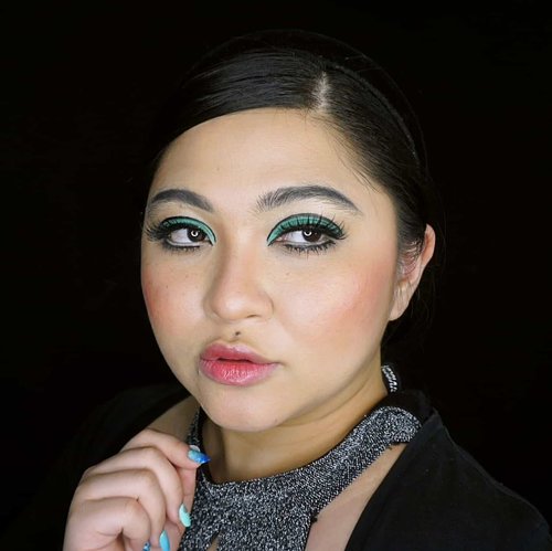 Twiggy makeup inspired in Pantone color of 2010 💕
.
.
.
.
#ColorofDecade #wakeupandmakeup #makeupforbarbies  #indonesianbeautyblogger #undiscovered_muas @undiscovered_muas #clozetteid #colorful #makeupcreators #beautybloggerindonesia #slave2beauty #coolmakeup #makeupvines #indobeautysquad #indobeautygram #fdbeauty #mua_army #fantasymakeupworld #100daysofmakeup