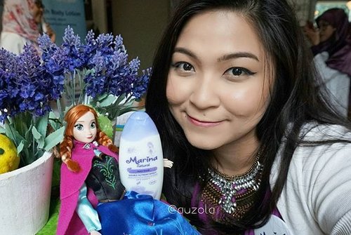 I'm at @sahabatmarina event  #HalalituSehat 🌟
Of course i'm with a company, today is Anna's turns to go out and she's really curious about Marina hand&body lotion 😍😍
#sahabatmarina #marinaxdream #anna #selfie #wefie #blogger #beautyblogger #indonesianbeautyblogger #beautyinfluencer #influencer #frozen #doll #love #disney #disneyprincess #event #auzoladollsdayout #clozetteid #purple