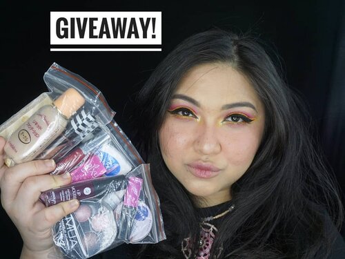 ☀GIVEAWAY TIME!☀
.
Finally another giveaway is here guys!  Seperti yang pernah aku mention, hadiahnya mixed Preloved dan Brand New yaa! Bakal ada 3 pemenang lho!
.
Hadiahnya:
☀ Hadiah1☀
-QV Skin Lotion Travel Size (BN)
-Wardah Exclusive Matte Lip Cream shade 01 (PL)
-Bloomist Matte Lipstick shade 005 Coral (PL)
-Pixy Lasting Matte Lipstick shade Pink Smoothie (BN)
-Makeup Revolution Focus & Fix Eyebrow Kit (PL)
.
☀ Hadiah2☀
-QV Cream Travel Size (BN)
-Nivea Lip Butter Raspberry Rose (BN)
-Absolute New York Lip Mouse shade Misbehave (PL)
-Pixy Matte in Love Lipstick shade 408 Mery Orange (PL)
-MUA Cosmetics Trio Eyeshadow Pink Sorbet (PL)
.
☀ Hadiah3☀
-The Balm Read My Lips Lip Gloss shade Pop! (BN)
-Daiso Everbilena Liquid Foundation (PL)
-Organic Argan Soap (BN)
.
☀☀CARANYA:
1. Follow IG ku @auzola
2. Subs ke youtube ku (youtube.com/cutauzolaazalia
3. Like foto ini
4. Komen hadiah mana yang paling kamu mau dan kenapa kamu mau banget hadiahnya (Hadiah 1-3), sebutkan juga nama akun youtube yg di pakai buat subs yaa dan kamu dari kota apa. Mention 3 temen kamu buat ikutan.
5. Share giveaway ini di IG story kamu (share di feed juga boleh lho, extra point dr aku 💕).
6. Setiap share mention aku @auzola dan hashtag #auzolagiveaway #AuzolaMixedGiveaway
. ☀Buat extra point bisa:
1. Share di IG/Feed makeup look bikinanku yg jd favorite kamu (jng lupa mention & hashtagnya). Terserah mau share berapa kali
2. Komen di blog aku (www.rainbowdorable.com), tulis nama akun IG kamu saat komen.
3. Spam like & komen
.
📍Pemenang dipilih berdasarkan komen paling menarik buatku. 📍Pastikan kalian memenuhi semua persyaratan yg wajib ya.
📍Keaktifan juga bisa bikin aku makin notice lho buat menangin kalian.
📍 Akun jangan di private dan merupakan akun pribadi yaa (no fake account biar fair).
📍 Ongkir aku yang tanggung.
📍 Giveaway berlangsung sampai tgl 26 Agustus 2019. .
GOODLUCK ADORABLE!
.
.
.
.
#giveaway #makeupgiveaway #giveawaymakeup #colorfulmakeup #makeup #beautybloggerindonesia
#Beautiesquad #indobeautysquad #indonesianbeautyblogger #clozetteid #fdbeauty #bloggermafia #bloggerceria #tampilcantik