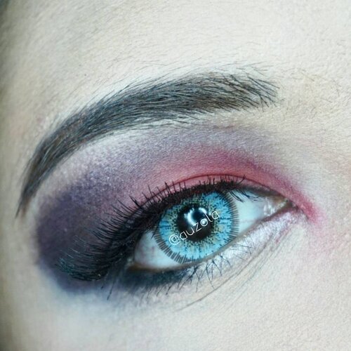 Messy eyeshadow 😌
.
.
#mayamiamakeup #hudabeauty #vegas_nay  #clozetteid  #lucinda212 #maryammaquillage #lookamillion #eotd #glamexpress #iryrandrasana #dressyourface #makeupaddict #beautyblogger #katvond #trendycreativity #love
#smokyeyes #makeup #blogger #norvina #zukreat #pinkperception #auroramakeup #pink #beautyinfluencer #vampy #gothic #gothicandamazing #vampire #indobeautygram @indobeautygram