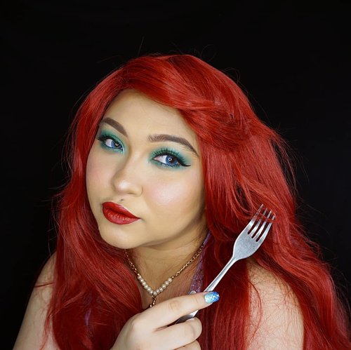 Same makeup look as the previous one, but with blue lenses & red wig. #Pantone #Emerald really brings the Ariel vibes don't you think? 🐚
.
.
.
.
#coloroftheyear #ariel #thelittlemermaid #disney #mermaid #disneyprincess #wakeupandmakeup #makeupforbarbies  #indonesianbeautyblogger #undiscovered_muas #redhair @undiscovered_muas #clozetteid #colorful #makeupcreators #beautybloggerindonesia #slave2beauty #coolmakeup #makeupvines #indobeautysquad #fdbeauty #mua_army #fantasymakeupworld #100daysofmakeup