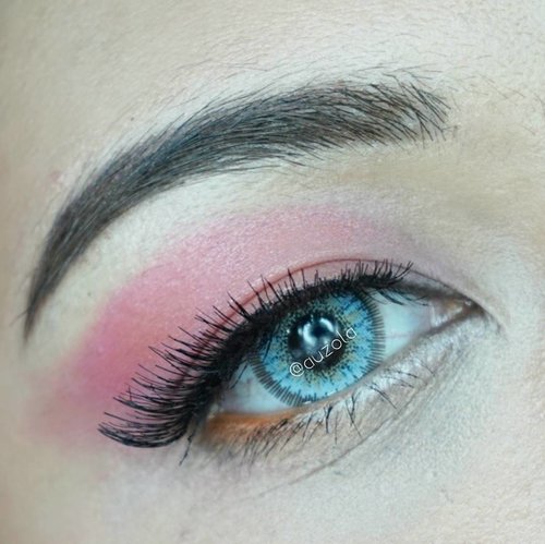 Eye makeup details from my previous look.🌟 @sariayu_mt 25 color eyeshadow🌟 @mizzucosmetics Eyeshadow Ma Cherie🌟 @sugarpill Eyeshadow Flamepoint🌟 @benefitindonesia They're Real Eyeliner🌟 @lashouse88 Chloe ..@sephoraidn #beautyonthefly  #BOTF2016 #nextsephoraidnbeautyinfluencer #sephoraidnbeautyinfluencer2016 #mayamiamakeup #hudabeauty #eyemakeup #clozetteid  #lucinda212 #maryammaquillage #lookamillion #eotd #glamexpress #iryrandrasana #dressyourface #makeupaddict #beautyblogger #trendycreativity #love#smokyeyes #makeup #blogger #norvina #zukreat #pinkperception #auroramakeup #pink #beautyinfluencer #influencer #indobeautygram @indobeautygram