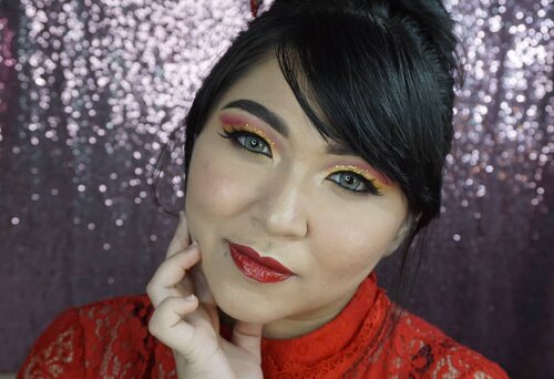 Better late than never. Akhirnya video tutorial Red and Gold Cut Crease CNY Makeup Tutorial finally kelar dan sudah tayang di youtube ku!
.
Langsung aja ke youtube.com/cutauzolaazalia atau click link di bio ☀
.
Yuk di tonton, like, komen, subscribe, biar aku makin senang dan makin semangat update huahahaha ❤
.
.
.
.
#makeup #wakeupandmakeup #cnymakeup #cny #cny2019 #red #gold #asian #makeupforbarbies #beautyblogger #beautybloggerindonesia #dressyourface #hudabeauty #undiscovered_muas #blogger #influencer #bloggerceria #bloggermafia #clozetteid #fdbeauty #beauty #beautybloggerindonesia #tampilcantik #beautyjunkie #makeupgeek #beautychannelid