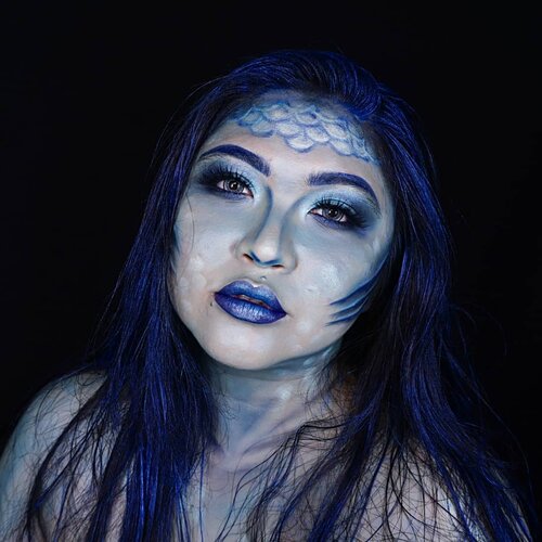 Under the deep blue ocean 🌊
.
Tutorial soon!
.
.
.
.
Inspo: @gabxxrielle 
#auzolamakeupcharacter #dirumahaja #stayhome #wakeupandmakeup #blue #mermaidmakeup #mermaid #siren #sirens #makeupforbarbies  #indonesianbeautyblogger #undiscovered_muas @undiscovered_muas #clozetteid #makeupcreators #slave2beauty #coolmakeup #makeupvines #tampilcantik #mua_army #fantasymakeupworld #100daysofmatkeup #15dayscontentmarathon