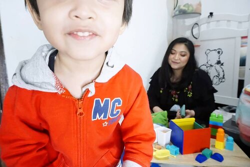 Behind the scene bikin foto bareng sama isa 😂😂
Heboh 😂
.
.
.
.
#son #momandson #sonandmom #mom #momlife #clozetteid #toddler #toddlerlife #behindthescenes