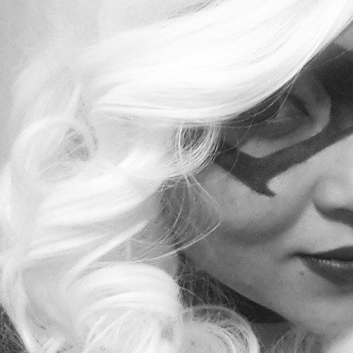 Who am i?? Hahaha will reveal the full picture soon enough! ♡♡ #makeup #cosplay #wig #whitehair #clozetteid #blackcat #marvel #teaser #sneakpeek #halloween