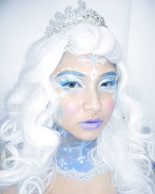 Icy ❄❄❄
#makeup #eyemakeup #vegas_nay #mayamiamakeup #anastasiabeverlyhills #hudabeauty #lookamillion #norvina #fcmakeup #zukreat #muajakarta #jakarta #indonesia #pinkperception #dressyourface #auroramakeup #lvglamduo #clozetteid #fotdibb #blogger #indonesianbeautyblogger #icequeen #icy #snowqueen #snow #frozen #blue #ice