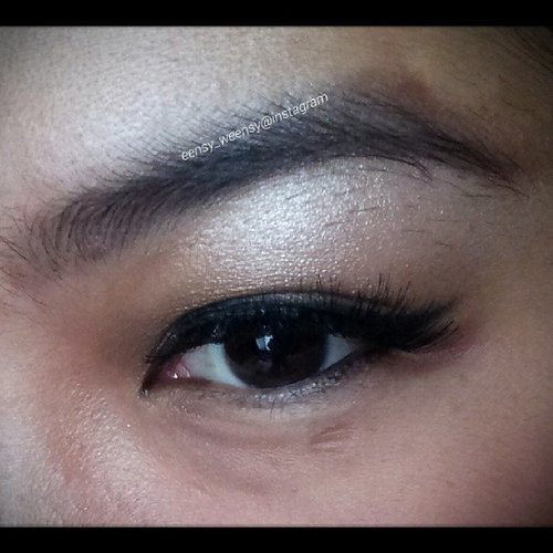 Yesterday's Hoochie eye look..
Super simple. ^_^

#makeupmania #makeupjunkie #makeuplover #makeup #lorac #propalette #bobbibrown #geleyeliner #blackink #black #redcherrylashes #redcherry #lashes #falsies #falseeyelashes #clozetteid #clozettedaily