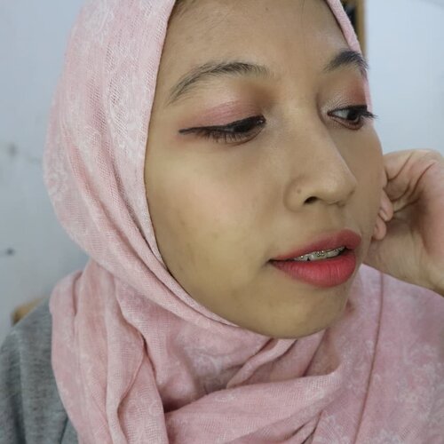 Nyobain makeup pink ala ala pake @eminacosmetics 💗

#makeuptutorial #makeupkorea #makeupideas #indobeautygram #indobeautyvlogger #wakeupmakeup #makeupoftheday #beautyvloggerindonesia #ivgbeauty #tipsmakeup #beautyhacks #makeuplife #tutorialmakeup #indovidgram #trendhijab #ootdhijabindo #beautytips #beautychannelid #makeupaddict #indonesianbeautyvlogger #beauty #tampilcantik #hijabersbeautybvlogger #cantiknaturalaja #makeupalaayuvia #beautybloggerindonesia #clozetteid #makeup