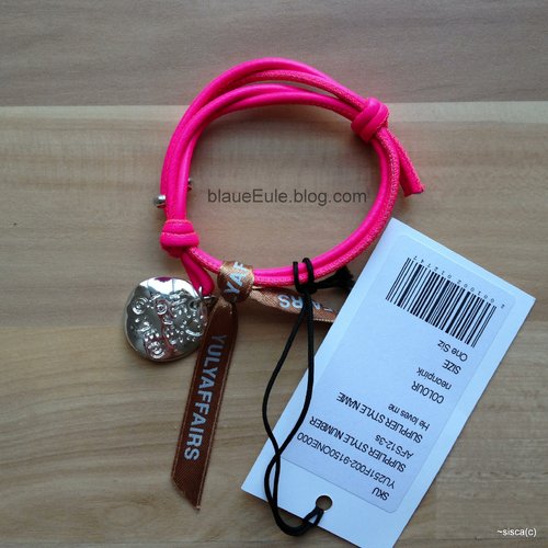 50 shades of pink, neon pink :) got it on sale from 60€ for only 25€ :D