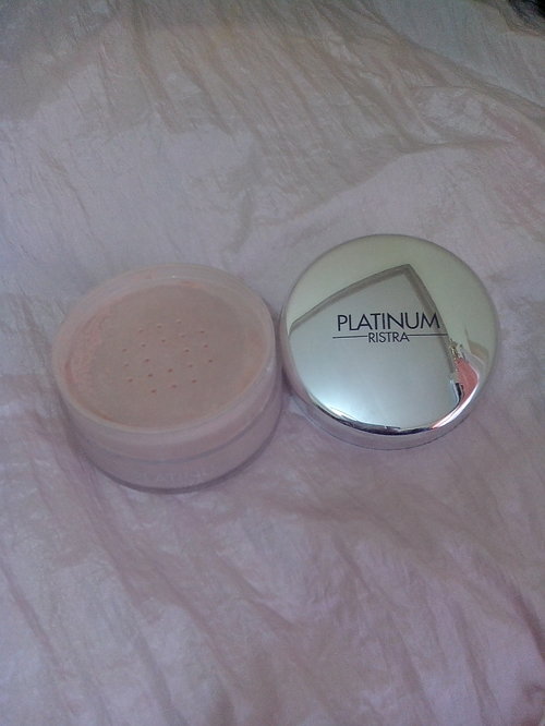 Ristra Platinum Finishing Powder. It has smooth texture and easy to blend. Stay on my face for almost six hours without any touch-up. I'm usually use it for daily makeup.