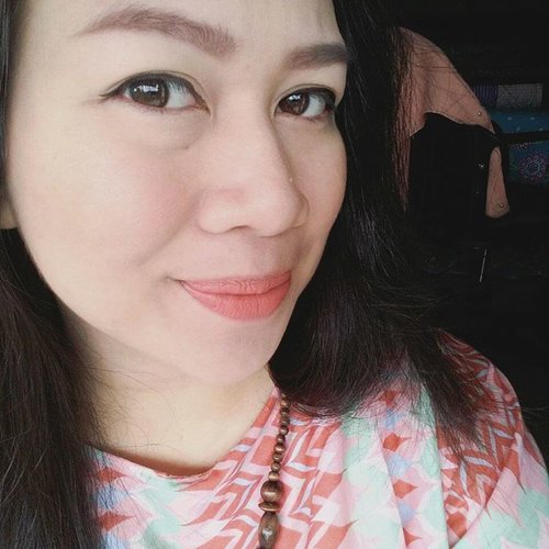 Selamat hari Seninnn :)
Tebar-tebar racun lipstick lagi nih. Lagi-lagi lipstick matte tapi yang ini wearable buat pemula karena nggak bikin kering. Tunggu review-nya di blog ya ^^
.
.
.
#peachlipstick #mattelipstick #fotd #happymonday #clozetteID #makeup #beauty #bloggerbabes #bloggeryogya #indonesianblogger
