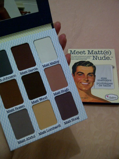 Loving my new eye make up palette: theBalm meet matt(e) nude! Loving the package and the colors!