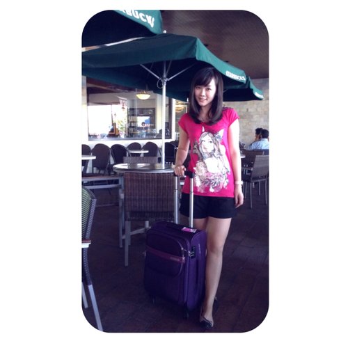 Day 1 at Bali, shorts and tees are the best! And introducing new luggage from American Tourister. Yay!