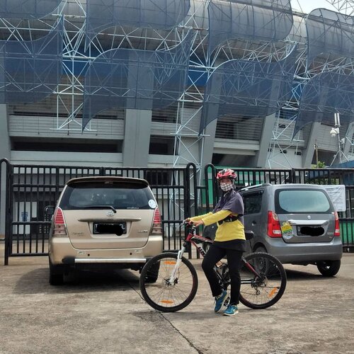 Curi-curi waktu seminggu sekali gowes biar gak setres karena di rumah mulu 🤣Anak-anak biarin aja sama bapaknya, gantian ngasuh 🤭#ceritaarmita #gowes #bike #bicycle #clozetteid #gbla