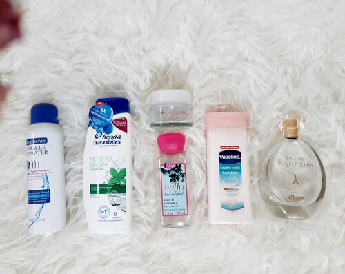 Hampir satu bulan berselang, #BeautyEmpties kali ini beberapa produk perawatan yang saya pakai:.♦️@bioessenceid Miracle Water♦️@headandshouldersid Cool Menthol, yeay ada alasan buat beli yang anti hairfall!♦️@cantikcitra Sakura Fair UV Powder Cream♦️@bathandbodyworks Shea and Vitamin A Body Lotion♦️@vaselineid Healthy White Fresh & Fair♦️@moltoindonesia Eau De Parfum..What is your Beauty Empties this month?...#ClozetteID#BioEssenceID#BioWaterEnergizingWater#PutihPutihTakluk#MoveOnBro#CantikCitra#CitraSakuraSeries#bathandbodyworks#TetapNyaman#MoltoParfumPerancis#MyEverydayLuxury