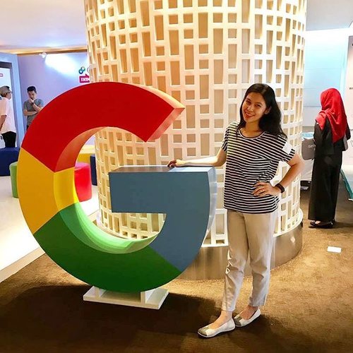 Just @Google it!
.
📷 #instagramfriend @irenafaisal
..
...
#ClozetteID 
#WanitaMaju 
#WanitaMampu 
#womenwill
#women
#Selfie
#whileinbetween 
#Google
#digital
#lategram
#latepost