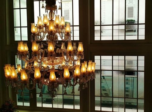 Nighty nite 😊......#ClozetteID#design#interior#instadesign#chandelier#lamps