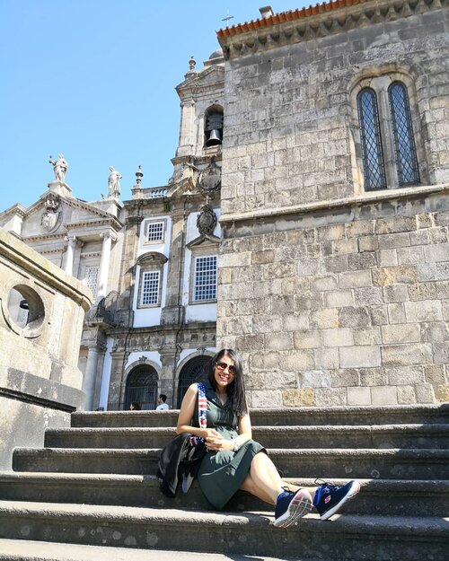 Kota Porto terkenal dengan banyaknya kastil tua yang berdiri kokoh. Porto juga memiliki banyak gereja tua yang bentuknya menarik. Salah satunya Gereja Santo Francis atau The Church of Saint Francis.Terkadang sulit bagi saya untuk bisa mendalami sejarah suatu tempat bersejarah apalagi kalau om google hanya menyajikan informasi yang sedikit dan ditambah dengan tidak tersedianya tour guide yang bisa disewa untuk menjelaskan sejarah The Church of Saint Francis ini..Mau tahu apa saja yang ada di dalam The Church of Saint Francis? Yuk mampir ke artikel saya di bit.ly/ChurchOfSaintFrancis atau klik link di bio...#ClozetteID#neiiPRTtrip#neiiEURtrip#wheninPorto#TravelTerus#JadiBisa#instatravel#travelgram