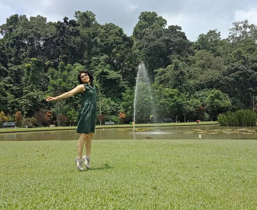 I feel freeeeeee!  Masih ingat jargon ini ga? Sekarang yang punya jargon katanya lagi ijab kabul di Jepang 😊
.
📷 @py_0214 #instagramniece. Ternyata susah banget untuk dapetin foto pas lagi loncat! Jadinya aja saya kayak lagi jadi ballerina 😂
..
Suka salut sama yg bisa foto loncat sambil bersila macam @rudimulia 😁
...
#ClozetteID
#ShamelessSelfie
#selfie
#MeAndBerrybenka
#wheninBogor
#visitBogor
#visitIndonesia
#wonderfulIndonesia
#JejakKakiKartini
#wanderlust