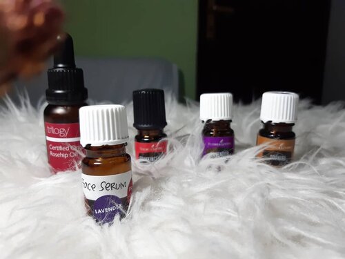 Yeay, finally DIY organic face serum that I make
.
Recipes 10 drops each @youngliving_indonesia :
♦️Frankincense
♦️Lavender
♦️Copaiba
♠️ Let it synergized for 24 hours
After that, top it with rose hip oil. I choose @trilogy_id
..
...
#ClozetteID
#younglivingindonesia
#youngliving
#faceserum
#DIY
#instagood
#instamood
#igers
#trilogy
#skincare