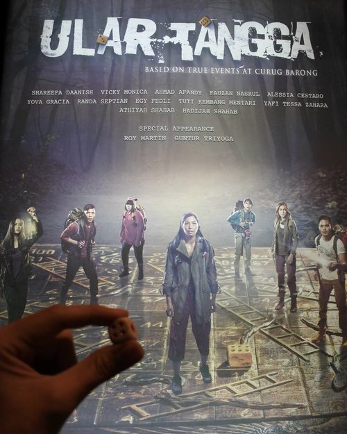 Mampukan Fina menyelamatkan teman-temannya melalui permainan ular tangga?
.
Baca selengkapnya: bit.ly/UlarTangga atau klik link di bio ya, hanupis!
..
...
#nofilter
#bloggercrony
#bloggercronycomnunity
#ulartangga
#ulartanggathemovie
#ClozetteID
#BloggerBabes
#BloggerBabesID
#banggafilmindonesia
#indonesiamovie
#movie