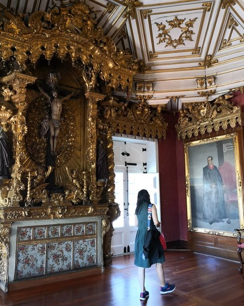 Me, admiring painting inside Igreja da Ordem de Sao Francisco.📷 #instagramgirlfriend..Will write more about this ancient church, stay tune!...#ClozetteID#wheninPorto#wheninPortugal#neiiPRTtrip#neiiEURtrip#howfarfromhome#worktakesmeplaces#TravelTerus#CreateMoments#instatravel#wanderlust#HidupTanpaBatas