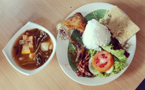 Selamat makan Indonesia!......#ClozetteID#karenamakanituharussedep#onthetable#EatFamous#asiafood #foodstagram#foodpornshare#eeeeeeats#tryitordiet#instafood#asiafoodporn