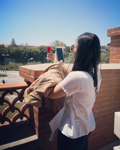 Di mana dan kapan saja stok foto untuk instagram feed harus tersedia! 😂😂
.
📷 #instagramgirlfriend
..
...
#ClozetteID
#wheninIlhavo
#neiiPRTtrip
#neiiEURtrip
#worktakesmeplaces
#howfarfromhome
#ShamelessSelfie
#selfie
#JejakKakiKartini
#wanderlust