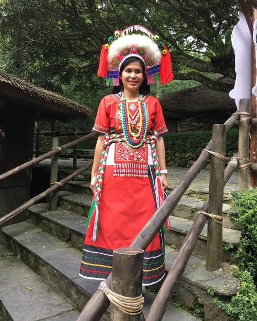 Time to try local costum of Amis tribe.How do I look?..You can rent the costume and walking around within 1 hour with NT250 equal to IDR121K...#ClozetteID#ShamelessSelfie#selfie#Amis#wheninTaiwan#neiiTWtrip#cosplaygirl#instatravel#travelgram#wanderlust#nofilter