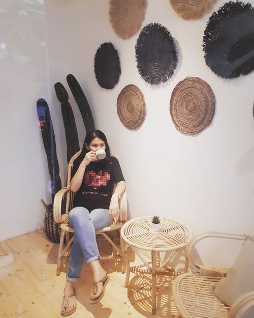 I want coffee, long black please!.📸 @rico.josep #instagramhusband.....#ClozetteID#kopi#monokrom#kopimonokrom#instacoffee#coffeestagram#coffeehoping#hobikopi#anakkopi#SpotToVisit