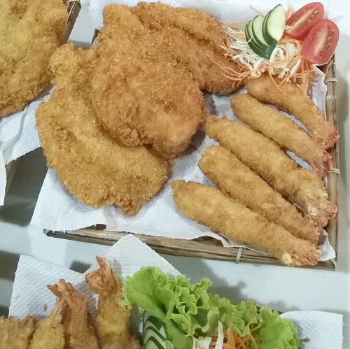 Chicken katsu and ebi furai 👌......#ClozetteID#tryitordiet#eatfamous#asianfood#eeeeeeats#chickenkatsu#ebifurai#foodstagram#instafood#foodporn#foodpornshare
