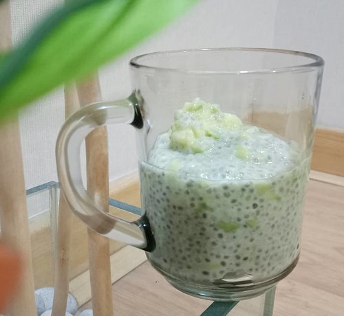 What do you have for breakfast? Mine is Avocado Chia Pudding.Recipe:2tbs Chia Seed100ml Greek Yoghurt100ml Coconut Water1tbs Maple Syrup1 AvocadoMix it all in one and put it in fridge overnite! Voila, your healthy breakfast is ready!.....#ClozetteID#chiaseed#avocado#greekyoghurt#coconutwater#DIY#doityourself#healthylifestyle#maplesyrup#goals#healthgoals
