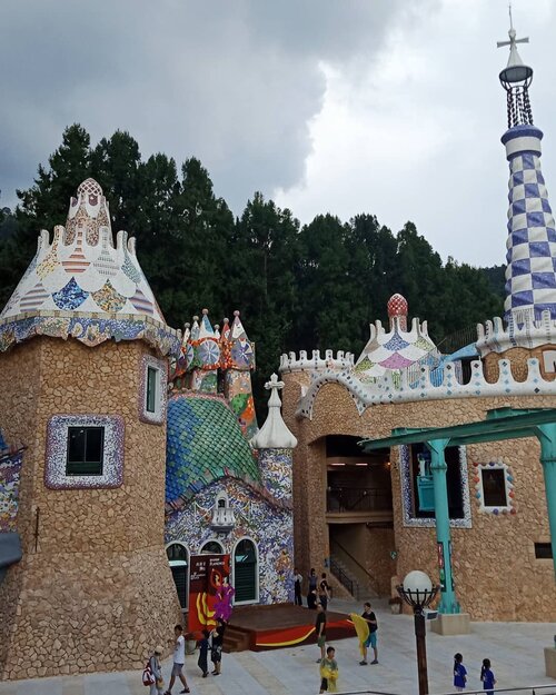 Hello there colourful buildings! .Aselik area wisata ini luasnya bukan main, butuh 2 hari kayaknya baru puas 😂.....#ClozetteID#instatravel#travelgram#neiiTWtrip#wanderlust#exploretaiwan#discovertaiwan#fromwhereisit#wheninTaiwan#CreateMoments#TravelTerus