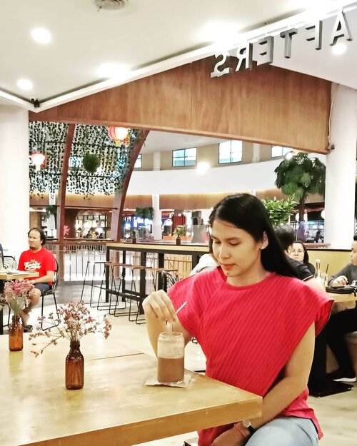 Found a place for sipping coffee or chocolate 😍
.
📷 @rico.josep #instagramhusband ..
...
#ClozetteID
#weekendvibes
#ShamelessSelfie
#selfie
#Sundayvibes
#instagood
#coffeehoping
#coffeetasting
#hobikopi
#anakkopi
#coffee