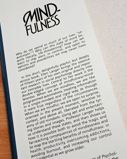 Tren "mindfulness" lagi heits beberapa tahun belakangan. Padahal, ada seorang profesor bernama Ellen Langer yang menulis buku berjudul "Mindfulness" yang diterbitkan Januari 1989.Buku ini baru saja saya pinjam dari korporasi tempat saya bekerja dan saya diberikan waktu 3 bulan untuk menyelesaikan buku ini dan membagikan intisari buku ini kepada rekan kerja..What kind of 📓 that you are currently reading?...#ClozetteID#TransformationTuesday#bookworm#bookstagram#instabook#mindfulness#currentlyreading#onthetable