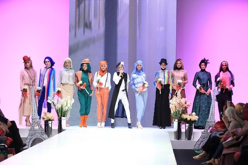 Fashion Icon bersama Wardah "Parisien Style, Earth, Love Life" 

Special Performance by Dewi Sandra

Indonesia Islamic Fashion Fair 2013