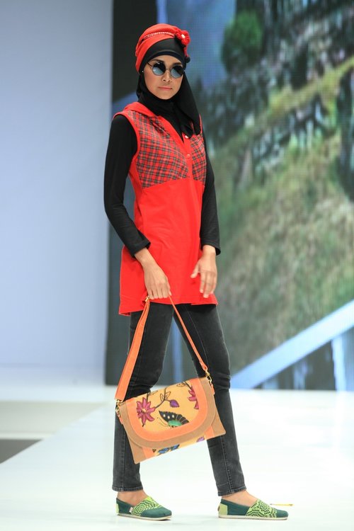 Fashion Show "Travelistd" by Nyai Bags - Indonesia Islamic Fashion Fair 2013