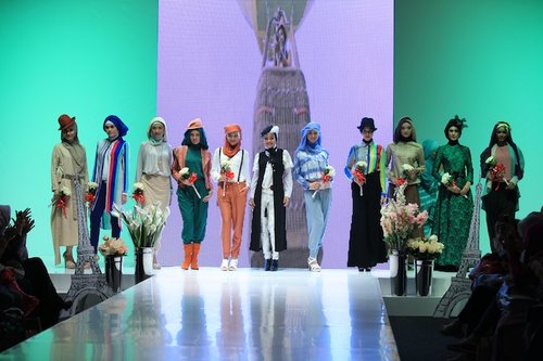 Fashion Icon bersama Wardah "Parisien Style, Earth, Love Life" 

Special Performance by Dewi Sandra

Indonesia Islamic Fashion Fair 2013