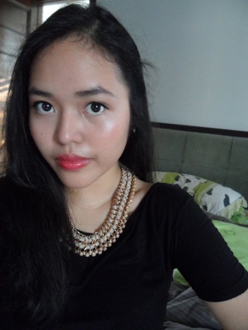 casual saturday! on lips: burberry Fuchsia Pink sheered out + revlon SL gloss in Cherries in The Glow
