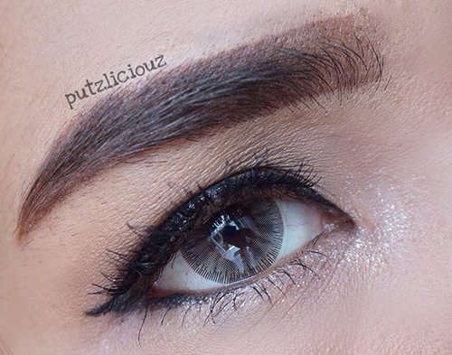 Eyemakeup detail :
❤️ Eyebrow : @viva.cosmetics Dark Brown
❤️Eyelashes : @silverswanlash 302 Freya
❤️Softlens : @cleolens Pancake Brown ❤️Mascara : @maybellineina Barbie Mascara
❤️ Glittery : @etude_official 
#clozetteid #clozettedaily #starclozetter #eyelashes #eyemakeup #eotd #eotdibb #fotd #fotdibb #motd #motdibb #makeup #makeupgeek #makeupaddict #makeupjunkie #love #beauty #bblogger #bbloggerid #hudabeautt #wakeupandmakeup