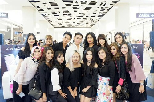 LA Girl Beauty Influencer 😍😘😘💞💞💞
.
.
.
#clozetteid #clozettedaily #review #beautyjunkie #beautyjunkies #instamakeupartist #nailpolish #lagirlxcleoputri #beautyaddict #gelpolish #beautyenthusiast #makeupjunkie #beautyvlogger #wakeupandmakeup  #love #beautyblogger #makeup #makeupaddict #makeupartist #makeupgeek #makeuptutorial #lipoftheday #eyetutorial #fotd #faceoftheday #undiscovered_muas #lagirlindonesia #lagirl