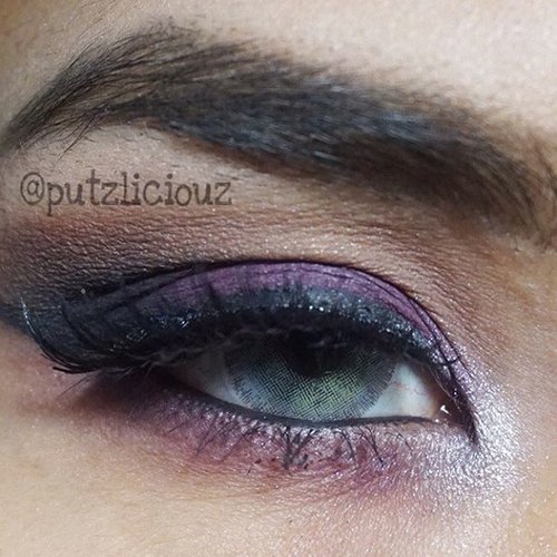 Purpleliciouz..
Eyeshadow : @morphebrushes 35N pallete
Lashes : @kaycollection Eyelashes
Eyebrow : @shuuemuraid sword eyebrow
Lens : @cleolens nobluk gray
Eyeliner : @lorealparisid gel liner
#vegasnay #anastasiabeverlyhills #depechegul #mayamia #jaclynhill  #bbloggers #eotd #eotdibb #fotd #fotdibb #eyebrow #eyemakeup #indonesianbeautyblogger #clozetteid #clozettedaily