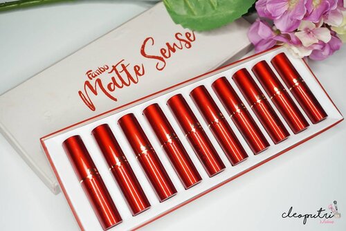 Hai!
Hari ini aku bakalan posting review dan swatch ke sepuluh warna lipstick matte sense dr @fanbocosmetics !
Cekidot di blog aku yah..link on my bio 😘😘
.
.
.
.
#beautiesquadxfanbo #beautiesquad #fanbocosmetics #lipstickmattefanbo
#clozetteid #clozettedaily #review #beautyjunkie #beautyjunkies #instamakeupartist #nailpolish #lagirlxcleoputri #beautyaddict #gelpolish #beautyenthusiast #makeupjunkie #beautyvlogger #wakeupandmakeup #hudabeauty #ivgbeauty #indobeautygram #love #beautyblogger #makeup #makeupaddict