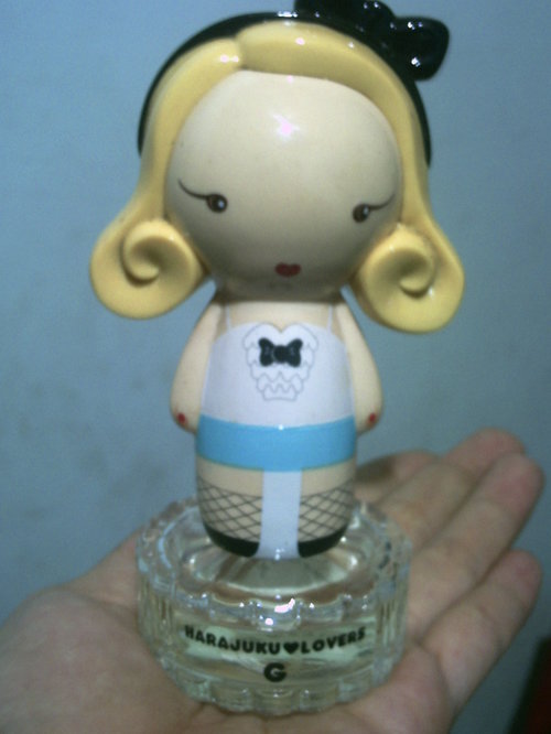 The bottle is super cute & I love the coconutty scent from this perfume!