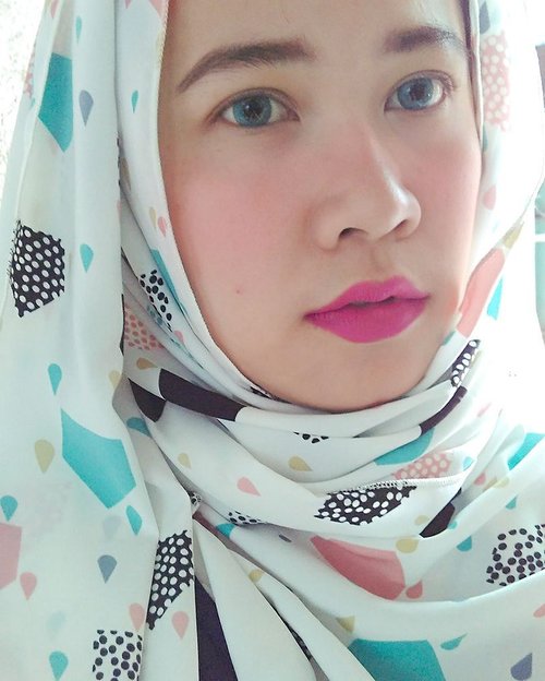 #fotd Adonan muka today..
.
#Softlens : #Newbluk , blue
#Alis :  #Canmake Color Change Eyebrow, 03
#Blushon : #canmakeglowfleurcheeks , 02
#Makeup base: #Sofina, #Primavista Long Keep Base UV
#Bedak : #UrbanFix Flawless Matte Loose powder, Translucent
#Lambe #lipstick : #Pixylipcream , Fun #Fuchsia
.
#Hijab by @lanniahijab .
#自撮り #셀프카메라 #イガリメイク #igarimakeup #selfie #selca #faceoftheday #instabeauty #clozetteid #MissEhara #IbuMudaBijak