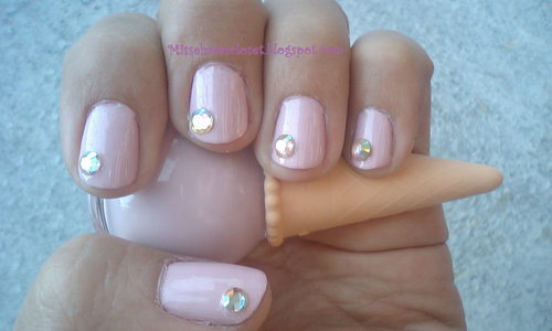 Add more bling-bling to My blueberry ice cream nails,,,looks more 'delicious'!!!