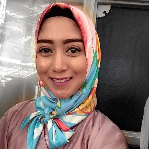 Siapa yang hari ini anaknya UAS atau ujian kenaikan kelas?
Hari ini hari pertama anak gadis ujian kenaikan kelas. Mamak ikut spaneng karena materi lumayan banyak dan anaknya baru mau mulai belajar klo ditemenin bundanya. Sementara bundanya baru sampe rumah jam 7-an. Baru belajar bentar, anaknya udah nguap2. Gustiiiii..
.
Punya trik ngadepin situasi kaya gini?
.
#thehermawansjourney #momblogger #blogger #clozetteid #stylebundasui #hijabstyle