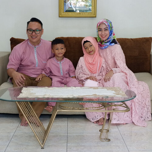 Selamat hari raya idul fitri. Semoga kita dipertemukan kembali dengan hari nan fitri ini. Aamiin..
Selamat berkumpul dengan keluarga 😘
.
#thehermawansjourney #family #lifestyleblogger #momblogger #lebaran2017 #idulfitri1438h #clozetteid #bloggerindonesia #blogger #familypictures