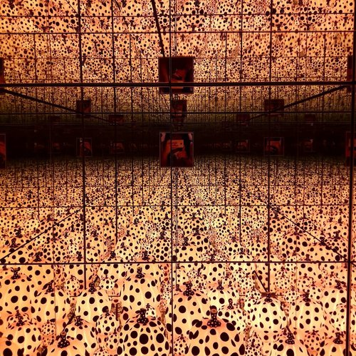 Dots obssesion by Yayoi Kusama
.
.
.
.
#sgloveskusama #yayoikusama #yayoikusamasingapore #artgallery #exhibition #nationalgallerysingapore #lynetraveldiary #wonderfullyn #artist #wonderfullyn #clozetteid #polkadots